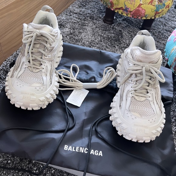Balenciaga Defender!! - Picture 5 of 10